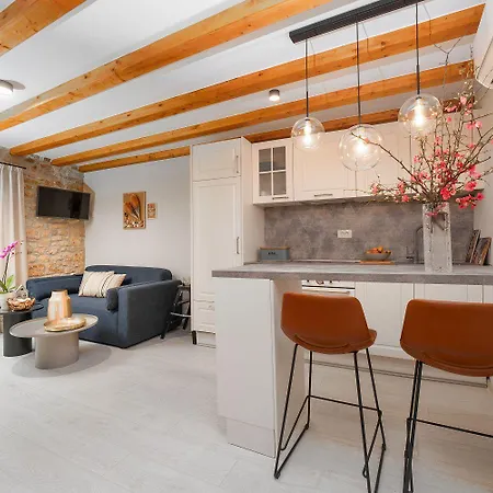 Apartament Cozy Studio-apartment Inmitten Der Altstadt Von Und Nur 50 Meter Zur Adria *