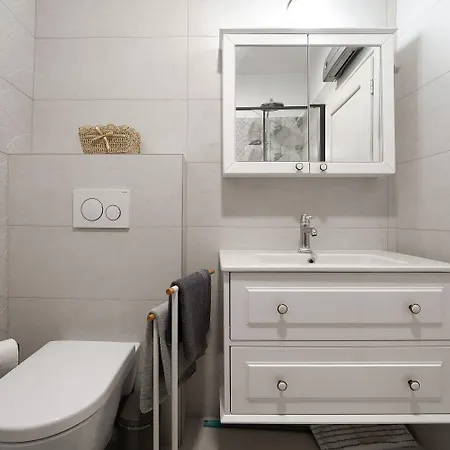 Apartment Cozy Studio-apartment Inmitten Der Altstadt Von Und Nur 50 Meter Zur Adria *